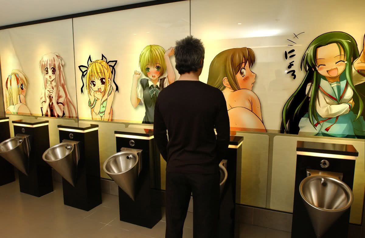 Блондинка отсасывает в общественном туалете театра во время антракта