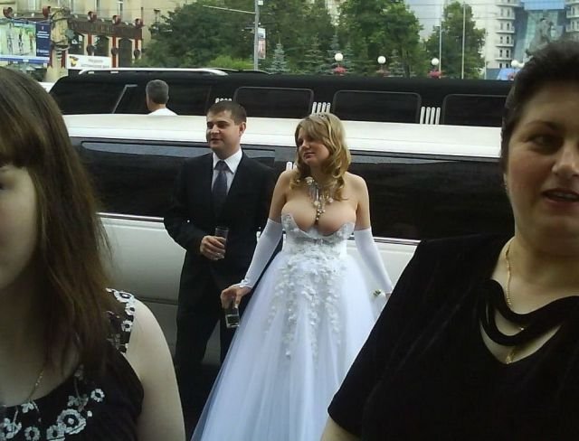 Funny Pics - Página 2 Epic+wedding+dress+TITS_742271_2585169