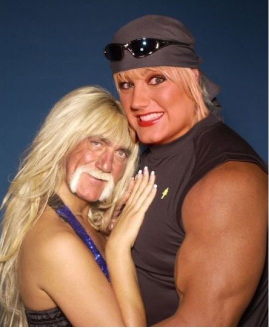 Hulk+Hogan+with+his+new+girlfriend+.+Sexy+girl+right_c1642c_3760960.jpg