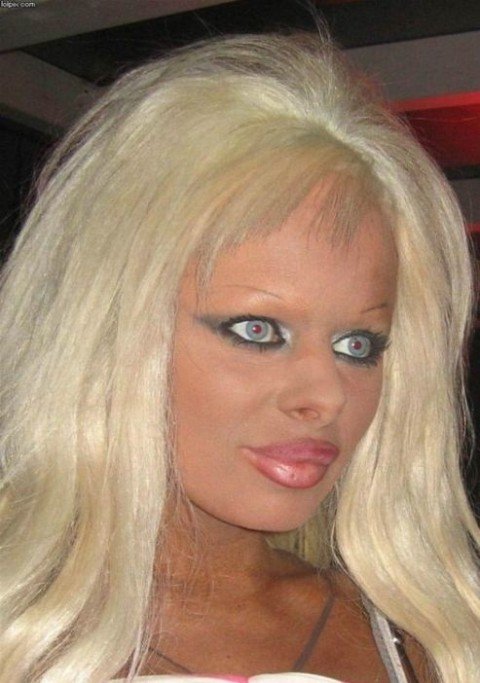 Human+Barbie.+Tries+to+look+like+Barbie+Fails_7482e4_3336958.jpg